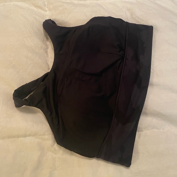 Lululemon stronger as one long line bra, medium, black, and gray camo - Picture 3 of 6